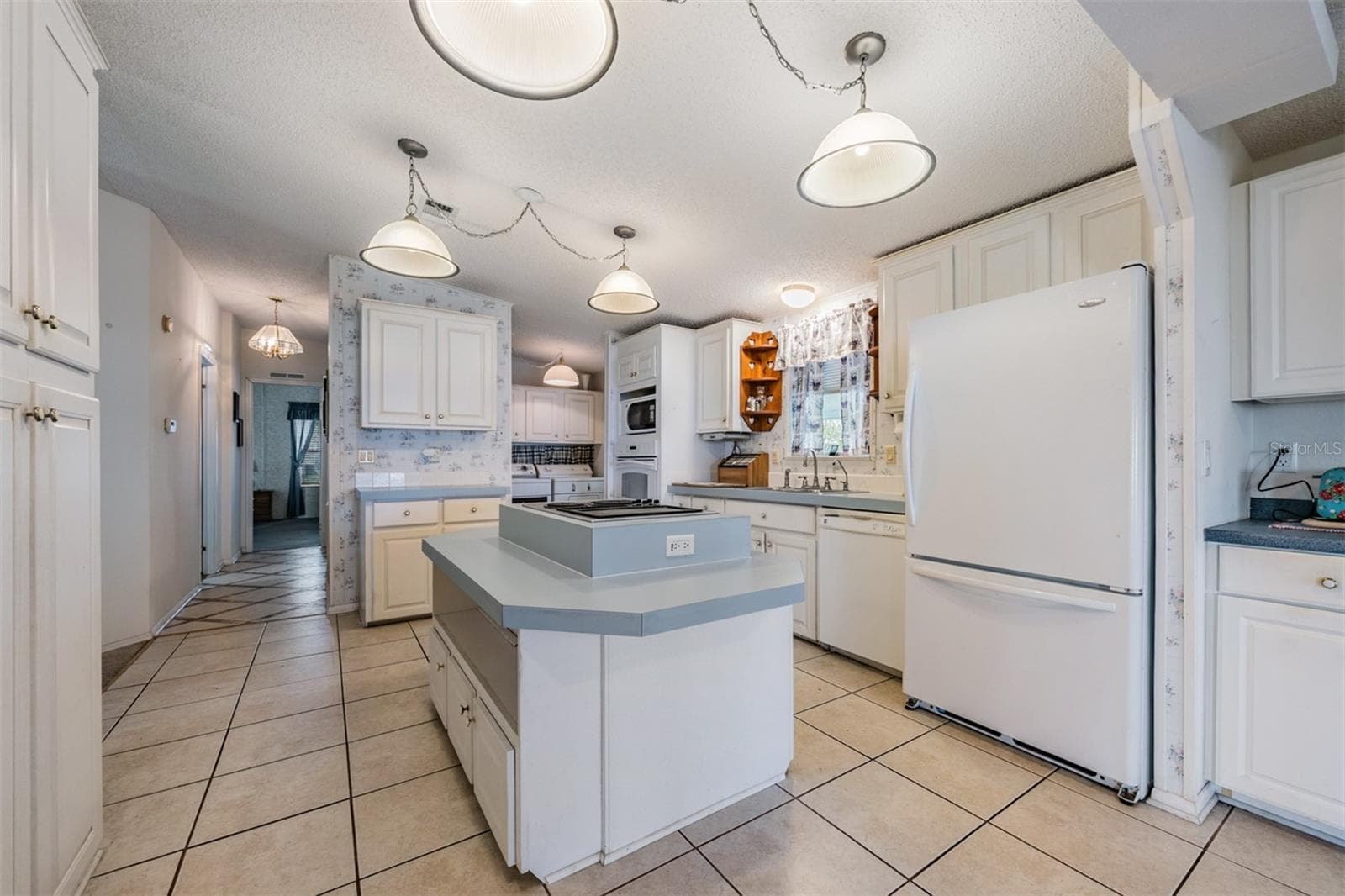 6827 S Lake Henry Dr NE photo 5