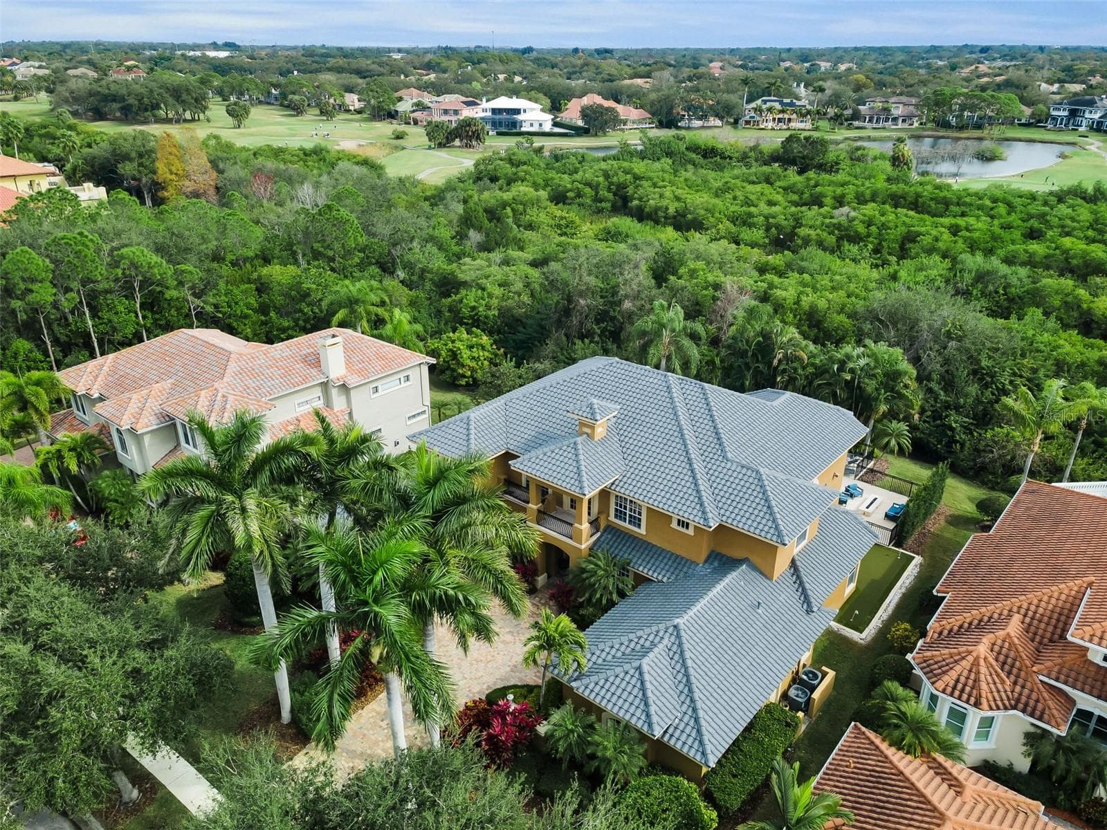 8871 Silverthorn Rd photo 4