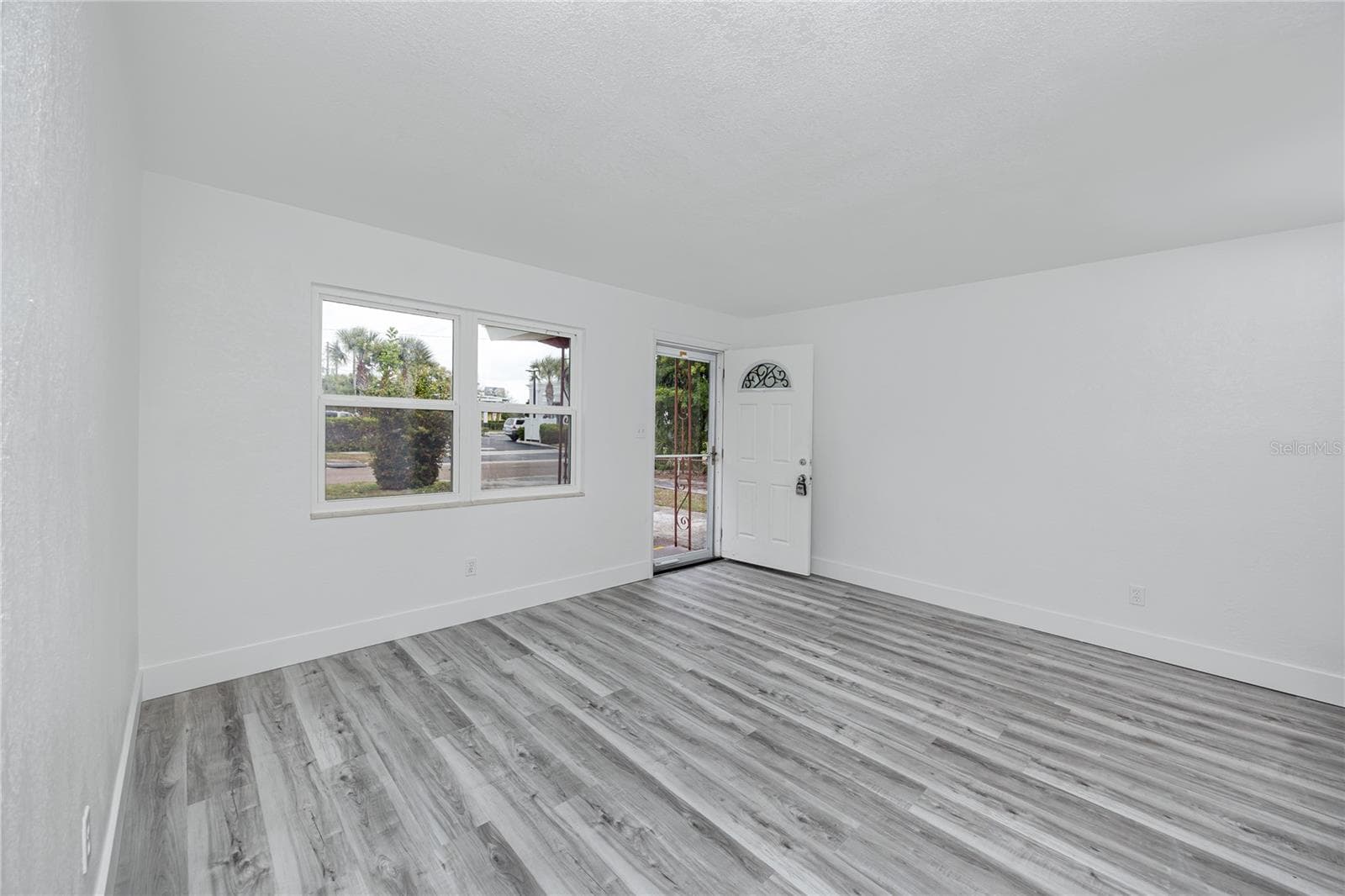 418 39th Ave N photo 5