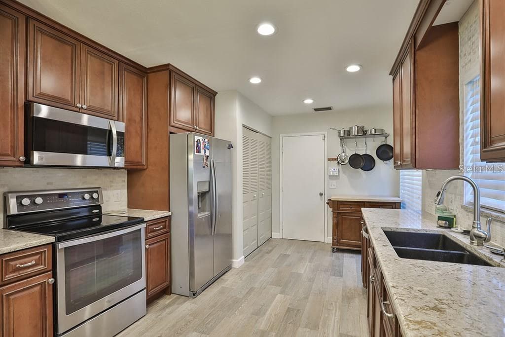 7920 George Washington Ln photo 3