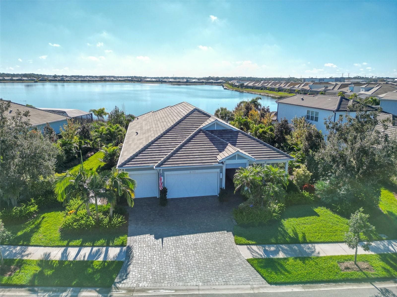 8083 Waterbend Trl photo 3