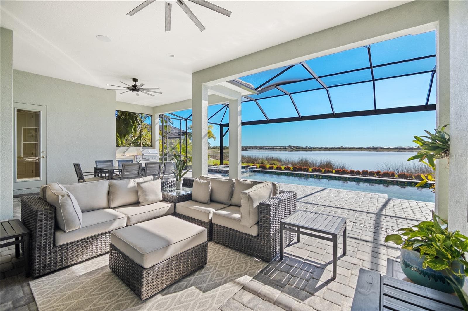 8083 Waterbend Trl photo 4