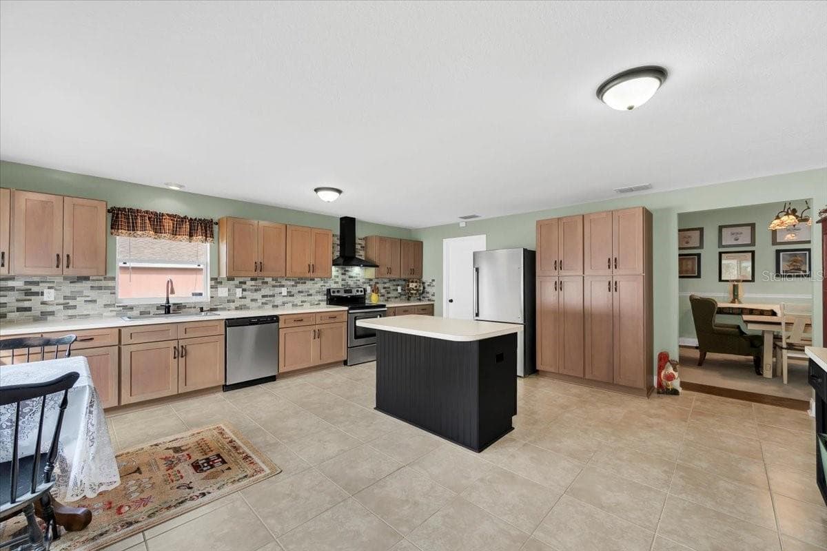 6789 Ashbury Dr photo 4