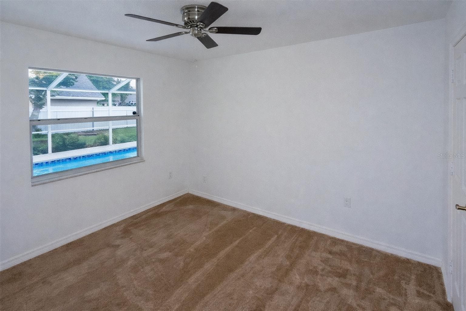 8276 Short Way photo 3