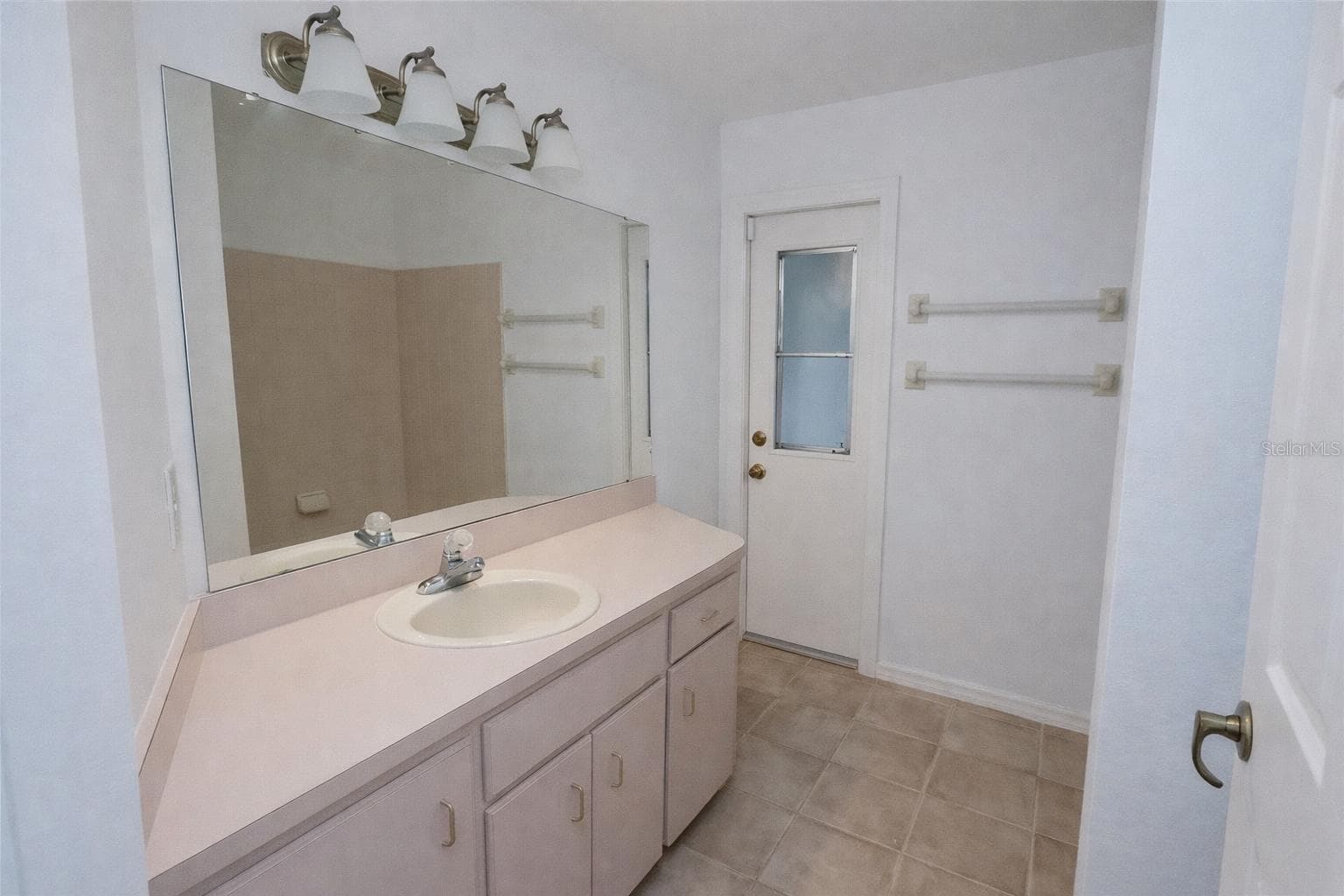8276 Short Way photo 4