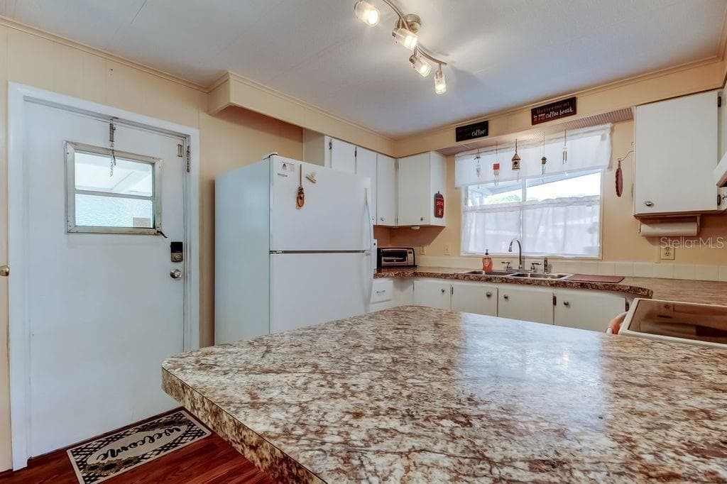 3430 Tiki Dr photo 4
