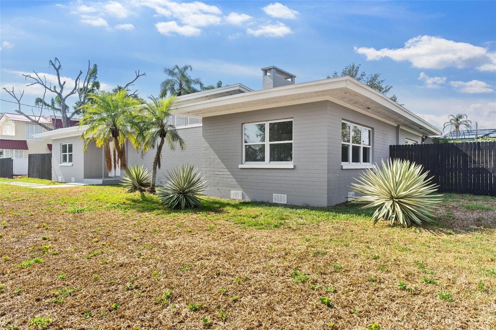 837 E Edgewood Dr