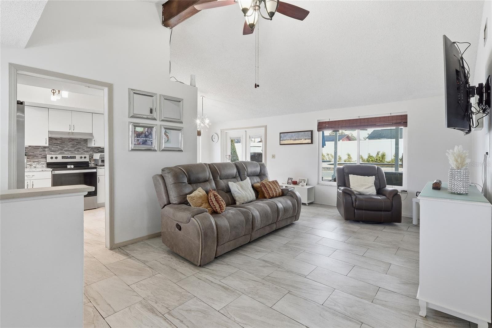 9084 Arndale Cir photo 5