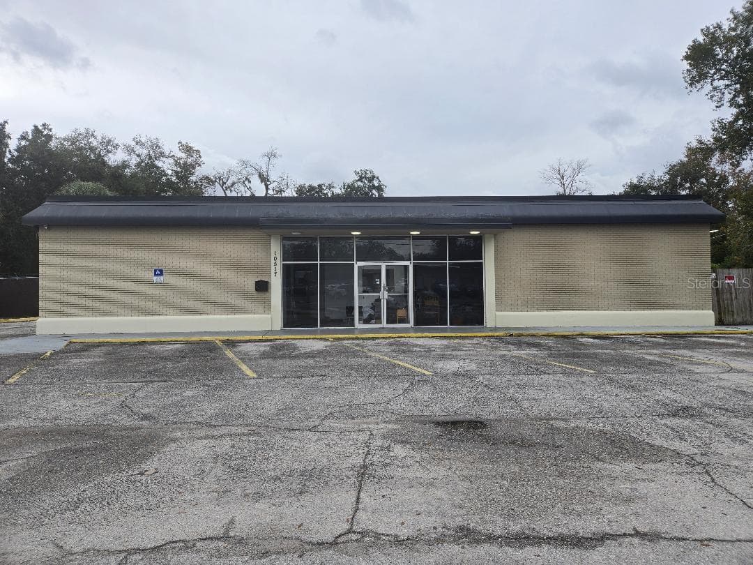 10517 Riverview Dr photo 3