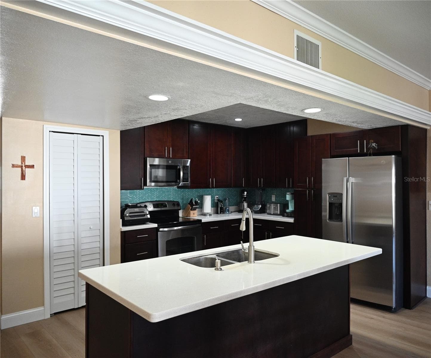 9215 Captiva Cir photo 3