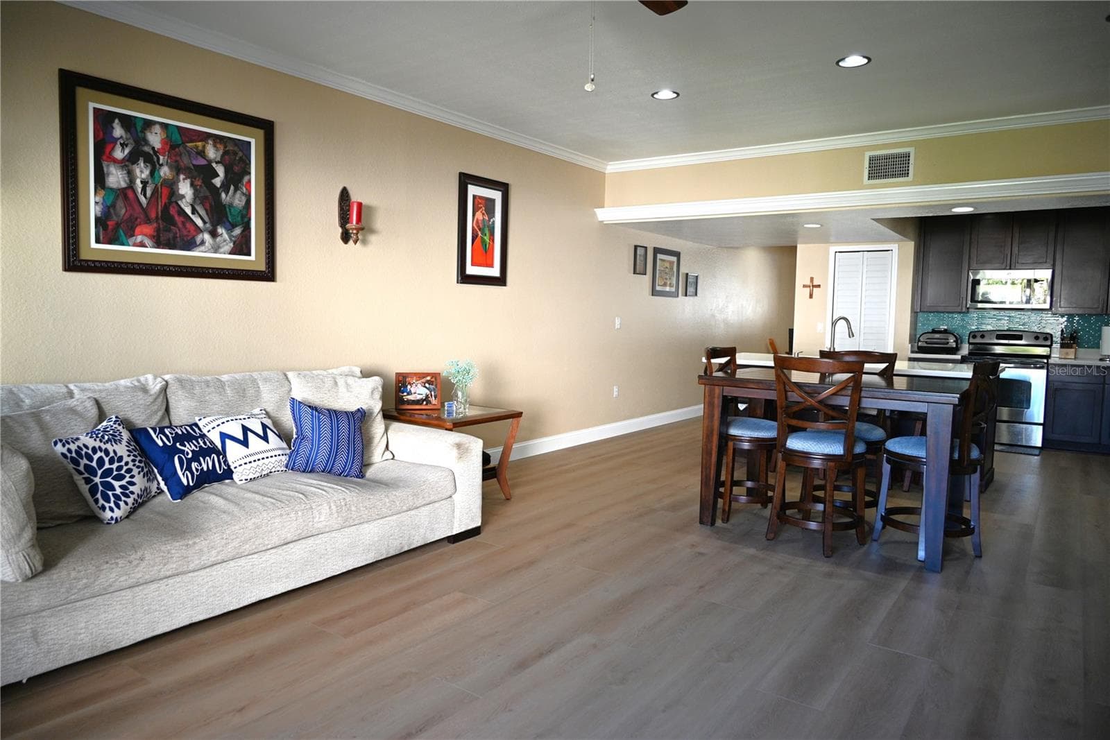 9215 Captiva Cir photo 4