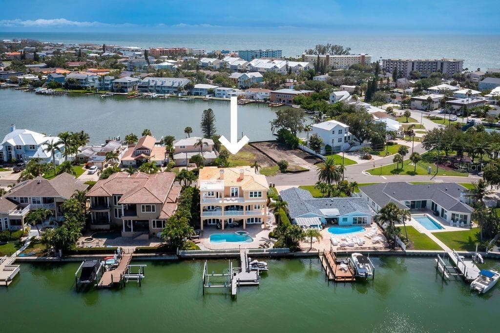 306 Harbor Dr photo 3