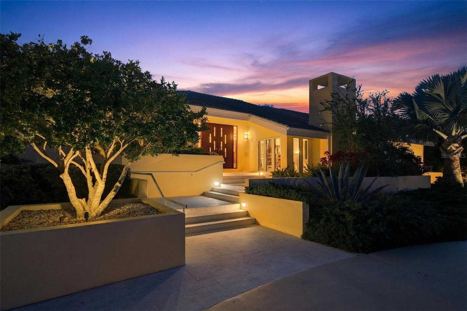 1571 Harbor Cay Ln photo 3