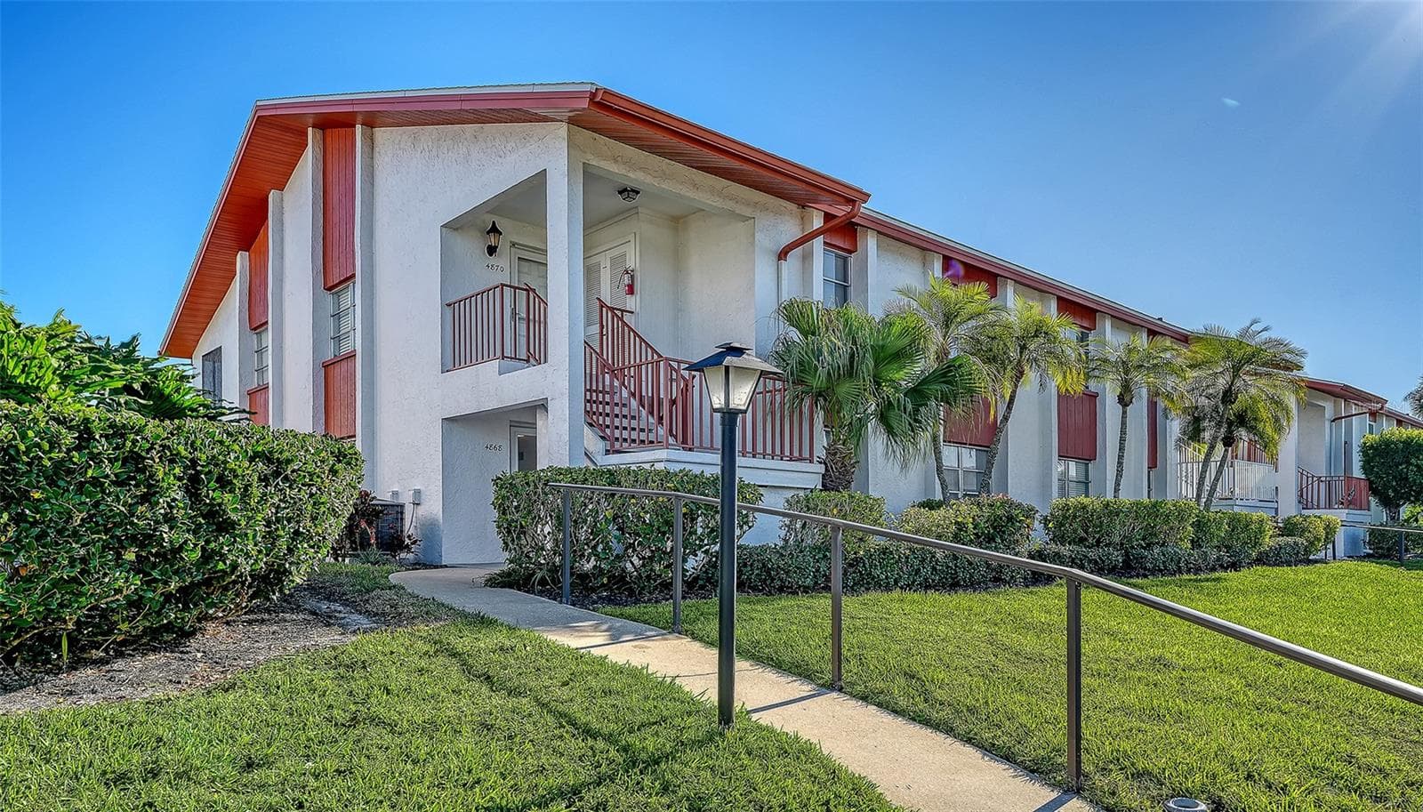 4868 Independence Dr photo 4