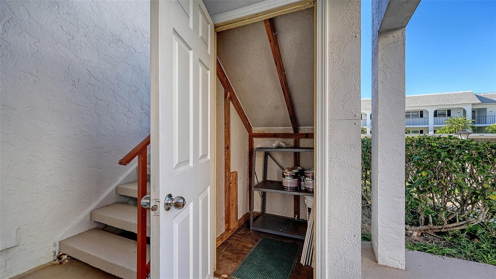 4868 Independence Dr photo 5