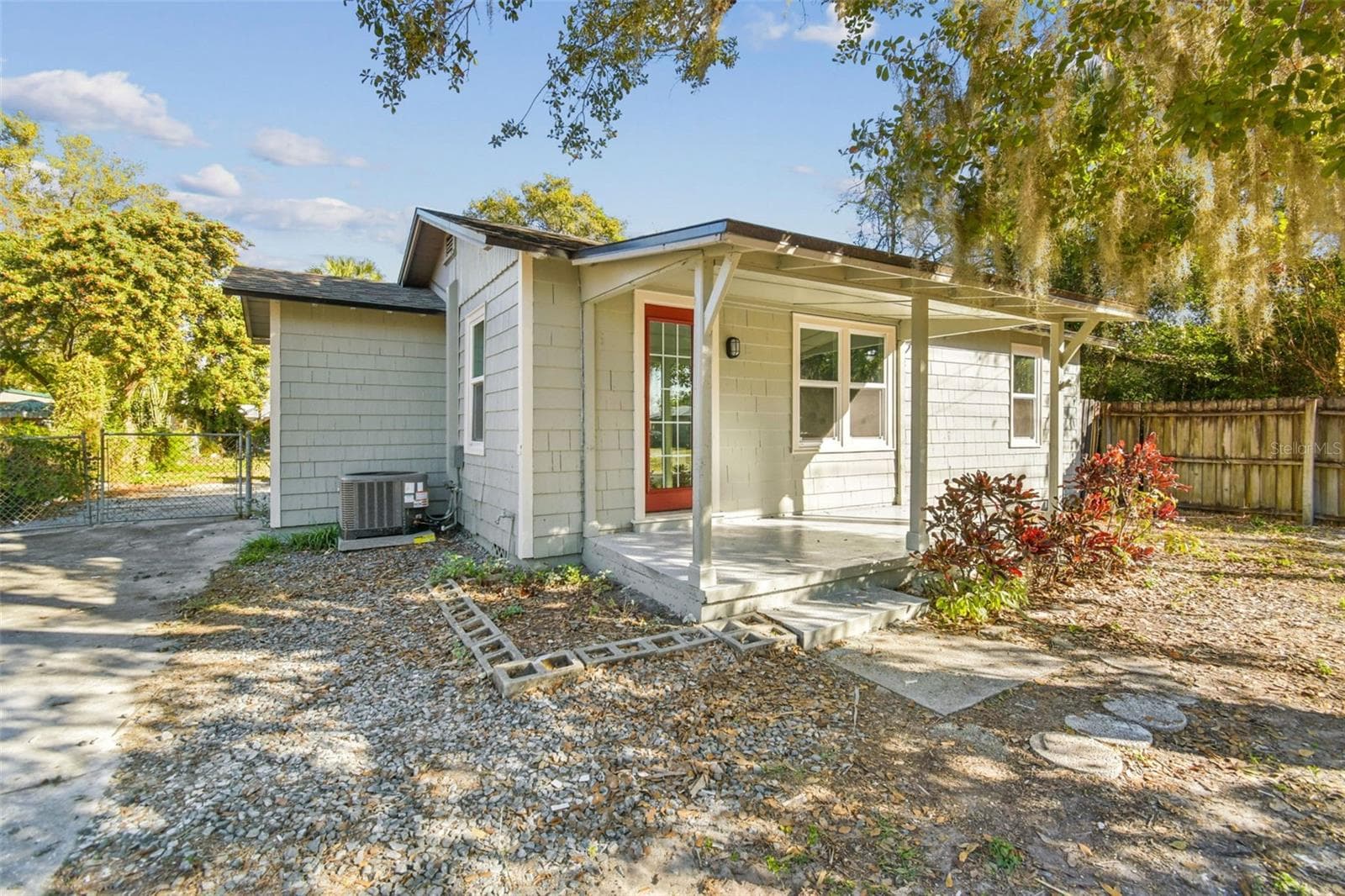 2308 Everett St photo 3
