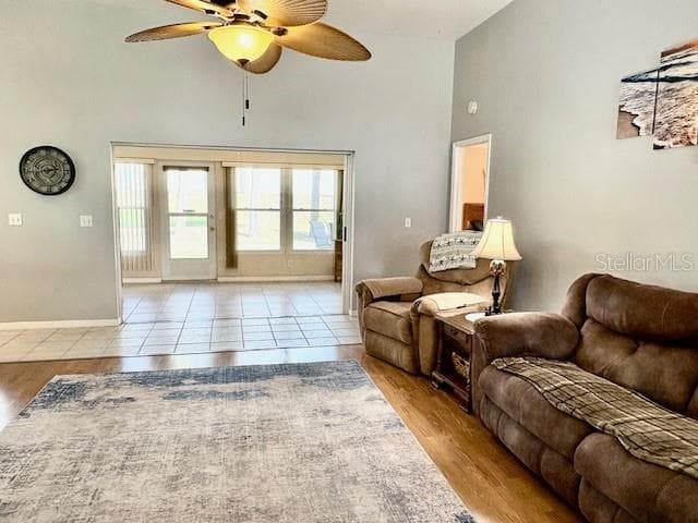 422 Harbourview Dr photo 3
