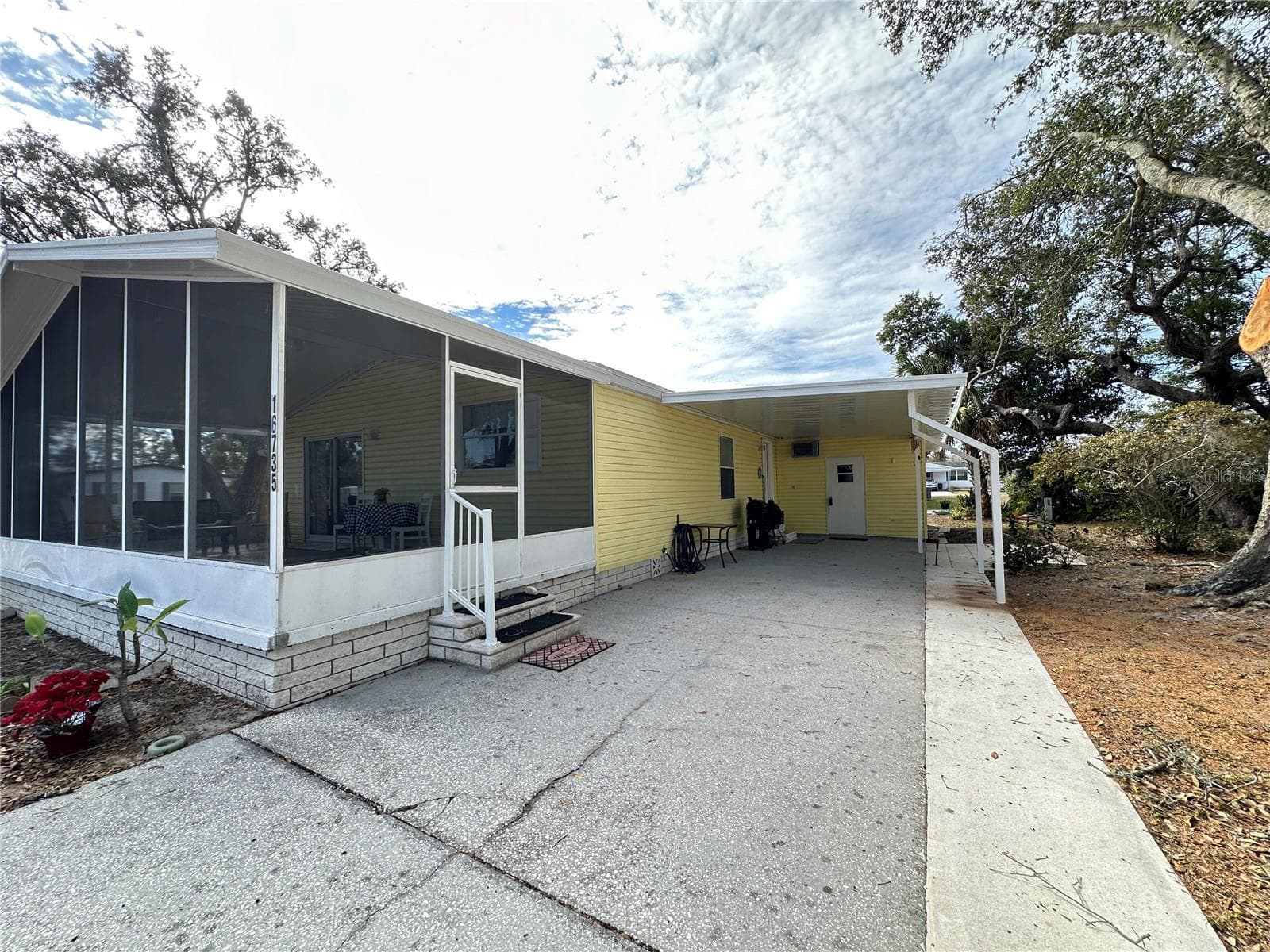 16735 Olivaud St photo 3