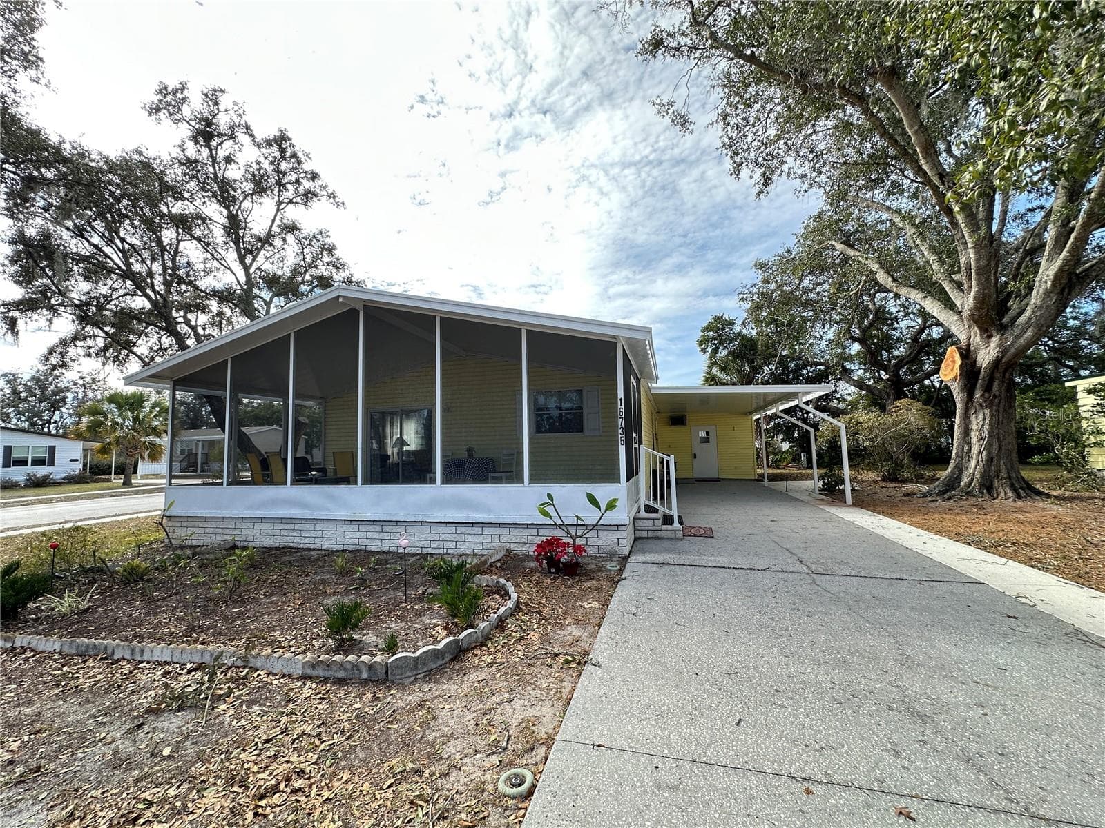 16735 Olivaud St photo 4