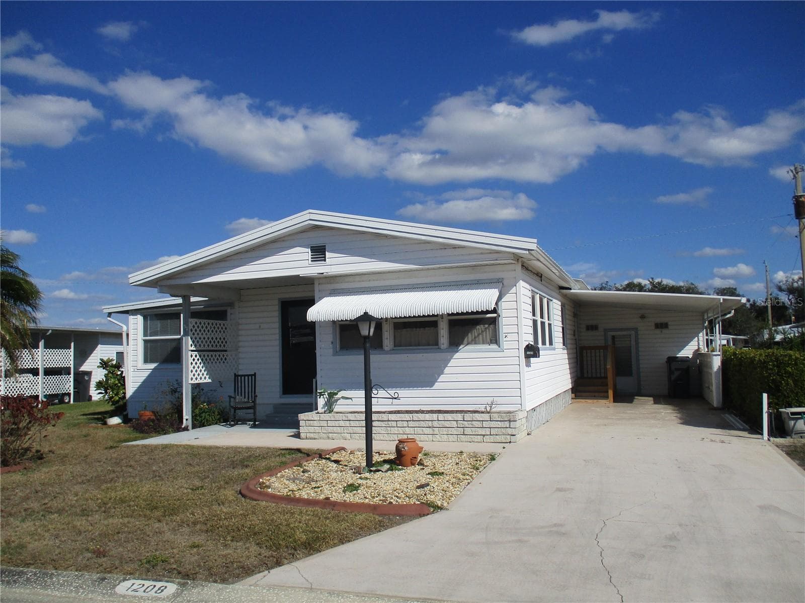 1208 44th Avenue Dr E photo 3