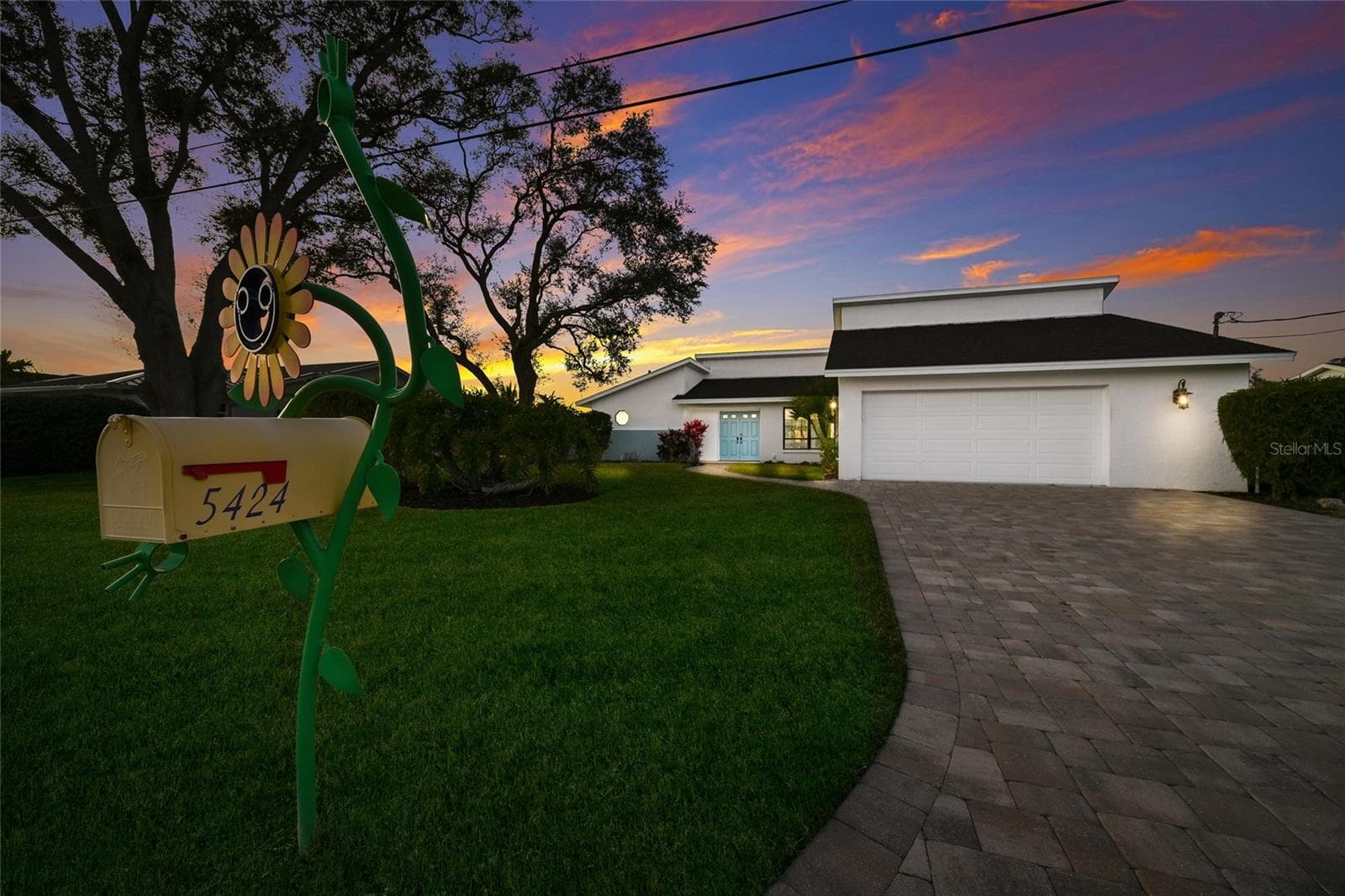 5424 America Dr photo 3