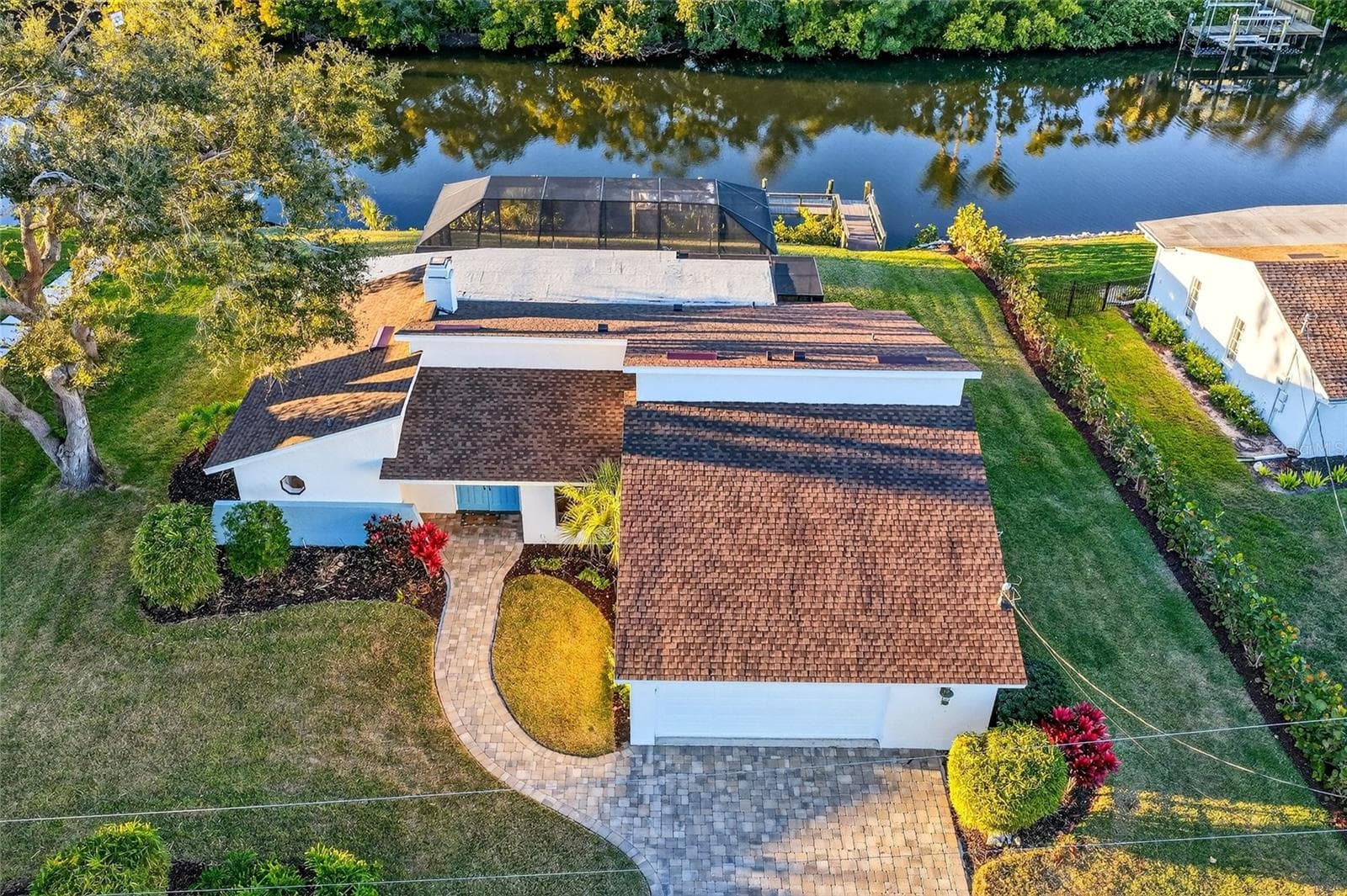 5424 America Dr