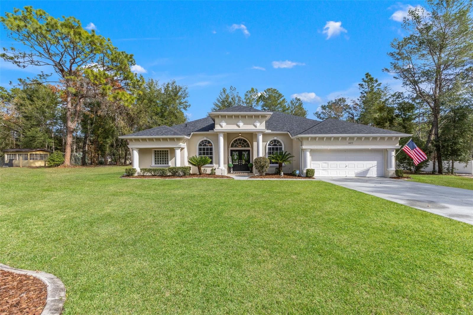 14071 Linden Dr photo 3