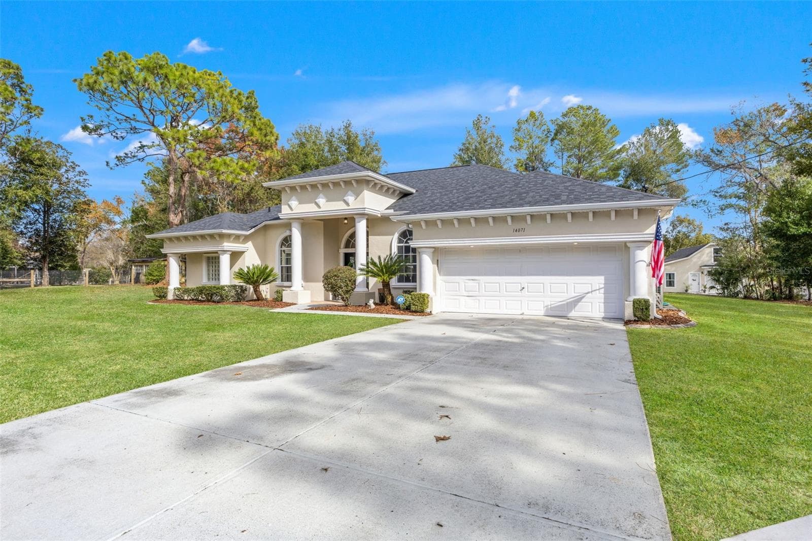 14071 Linden Dr photo 4