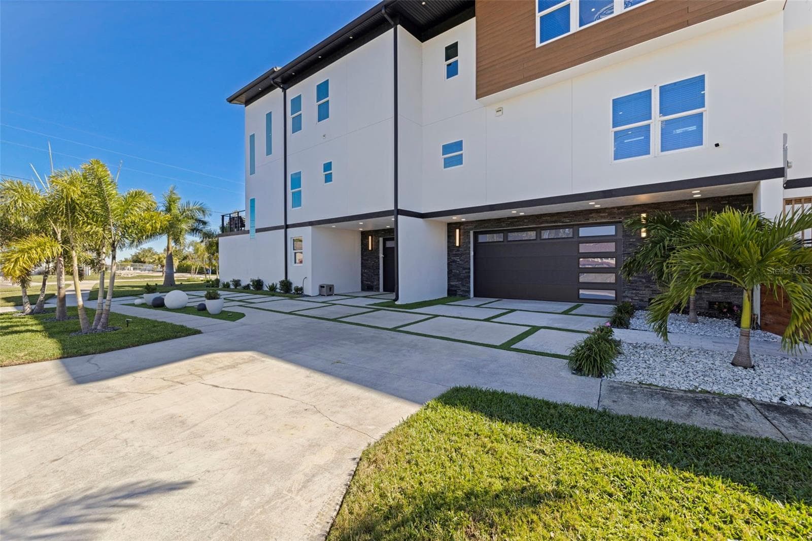 6062 Bayou Grande Blvd NE