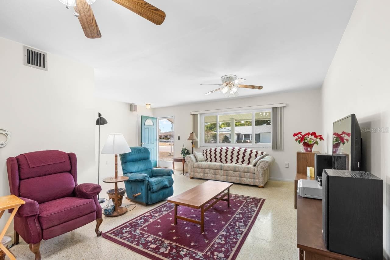 1001 Augusta Dr photo 3
