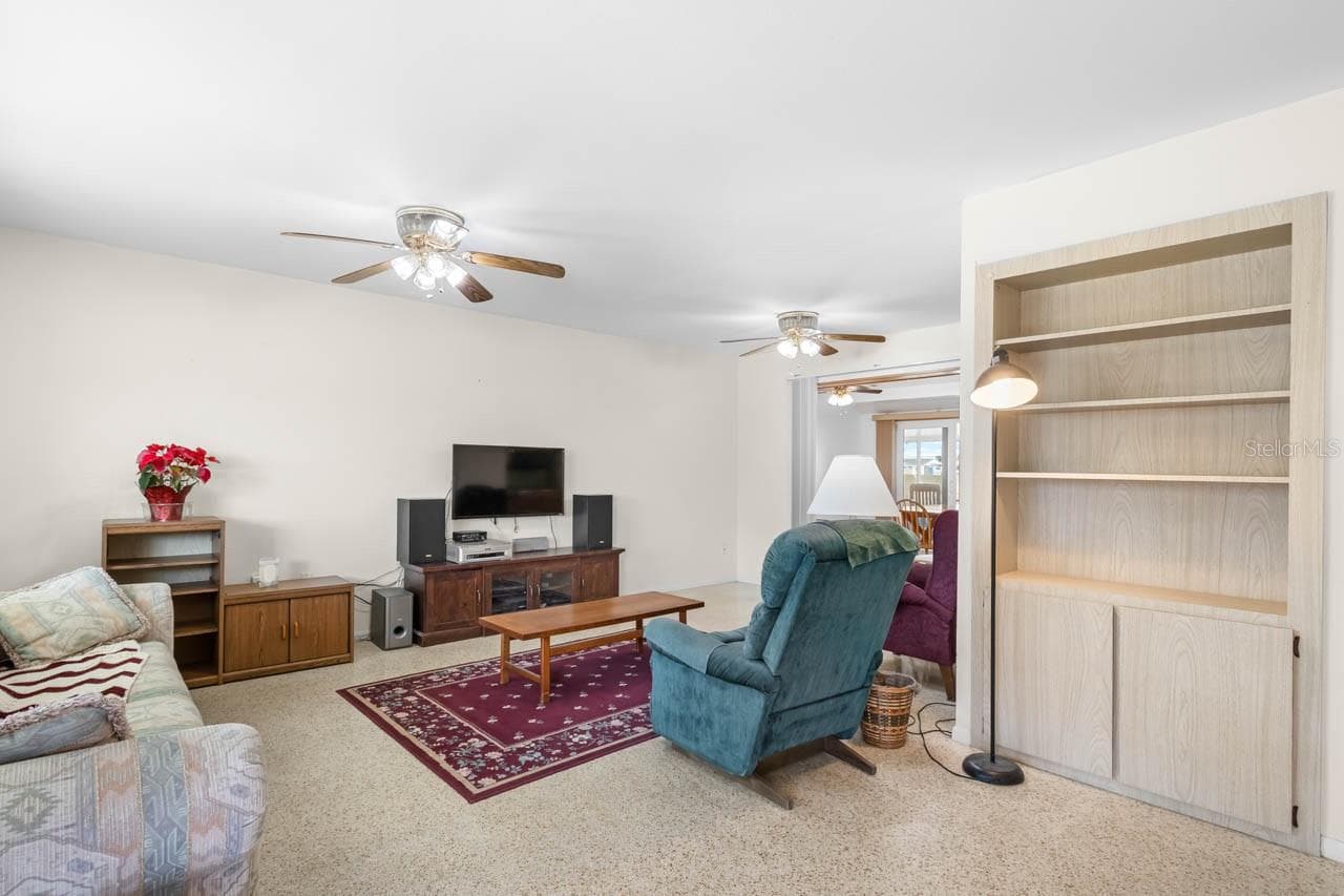 1001 Augusta Dr photo 4