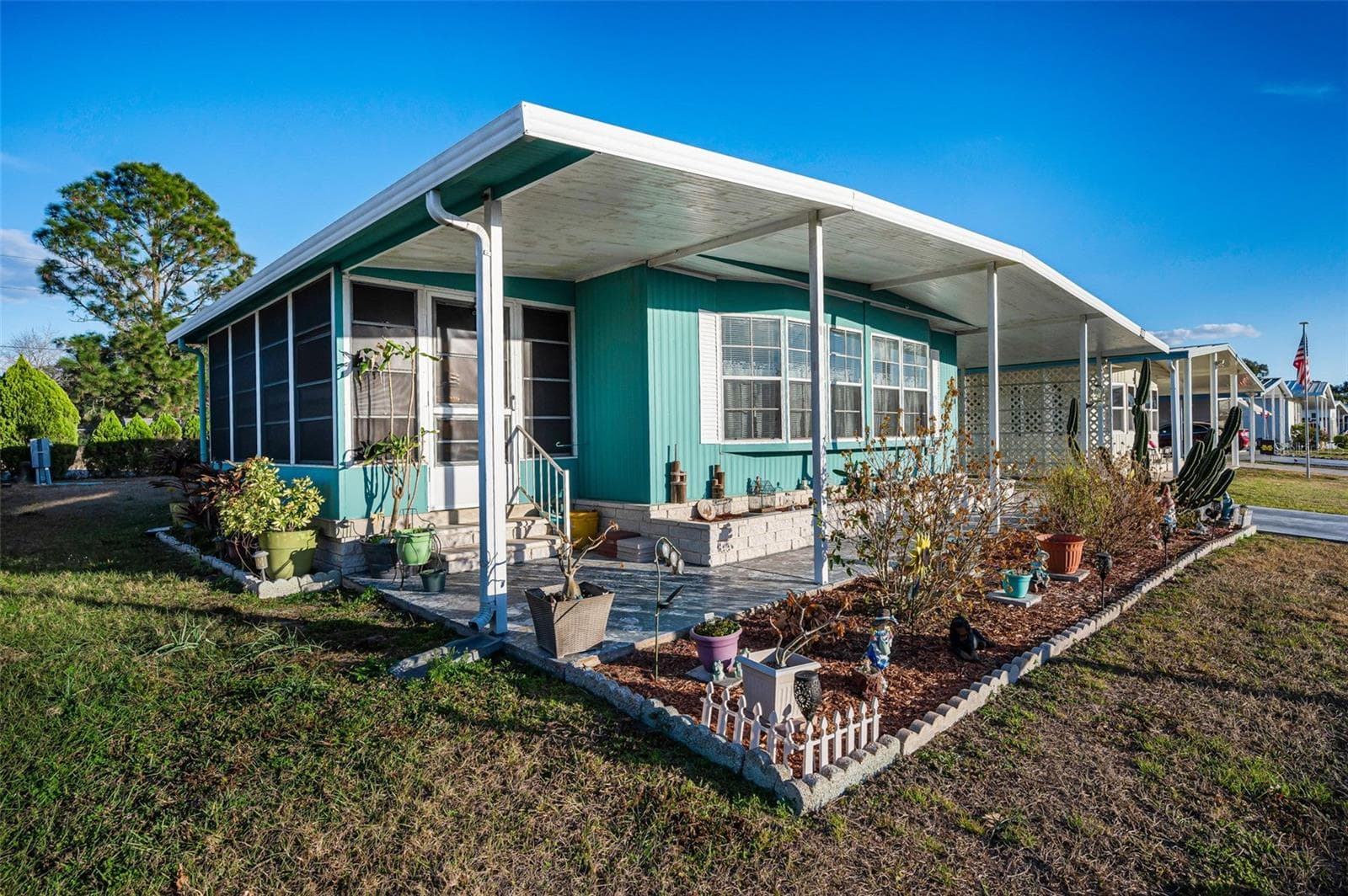 3318 Carnation Ln