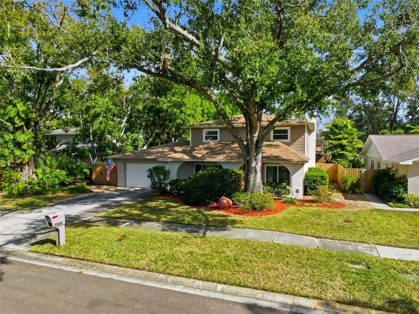 7923 Singing Court Pl photo 4