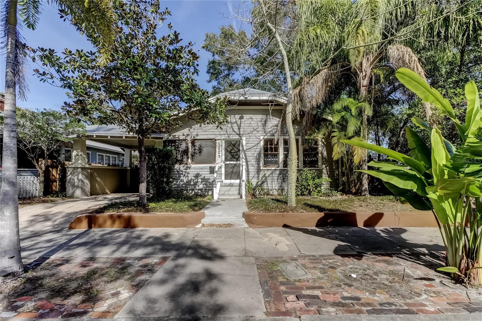1004 E Crenshaw St photo 4