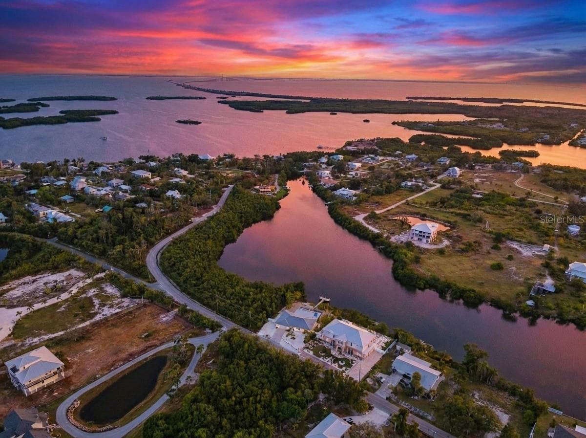 910 Bayshore Dr