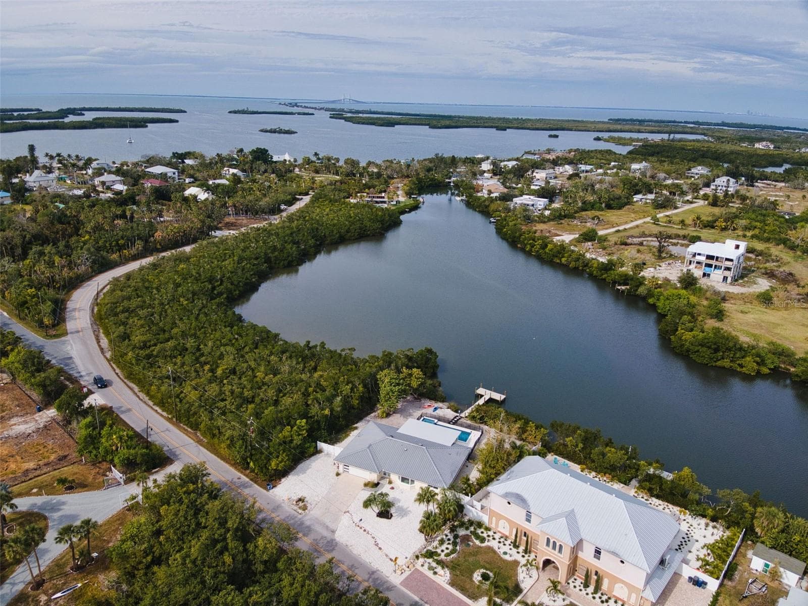 910 Bayshore Dr