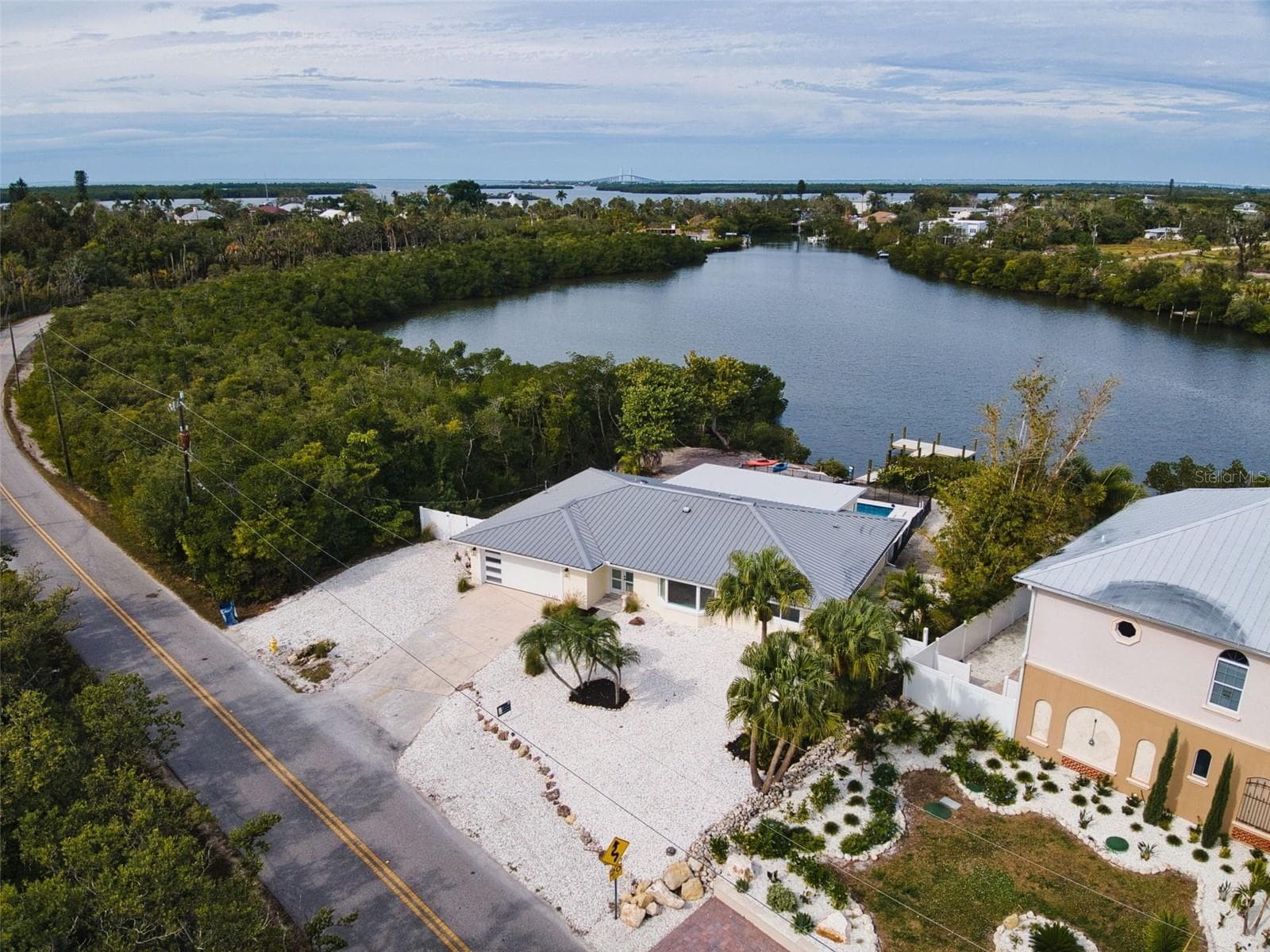 910 Bayshore Dr photo 4