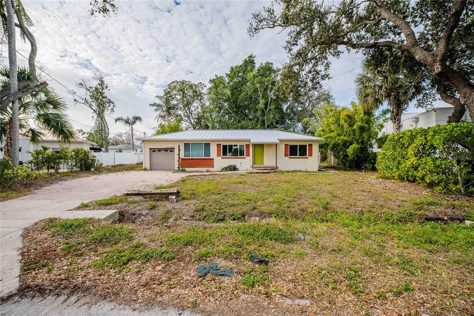 6213 Sanders Dr