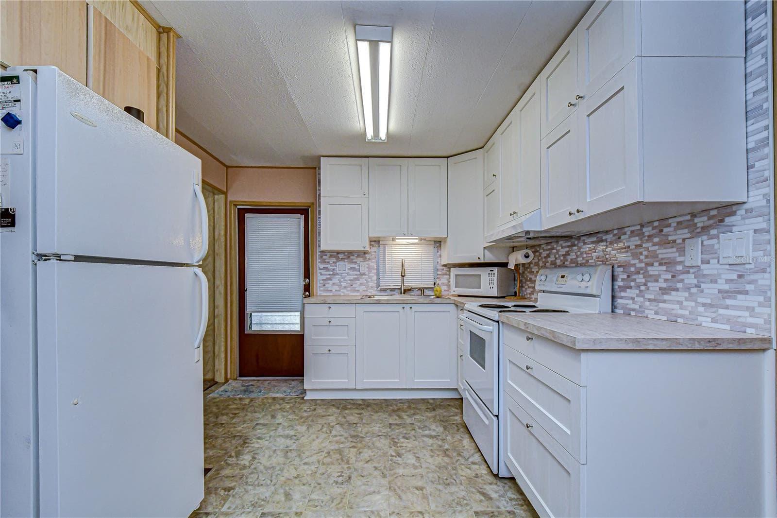 6128 Ridgewood Dr photo 4