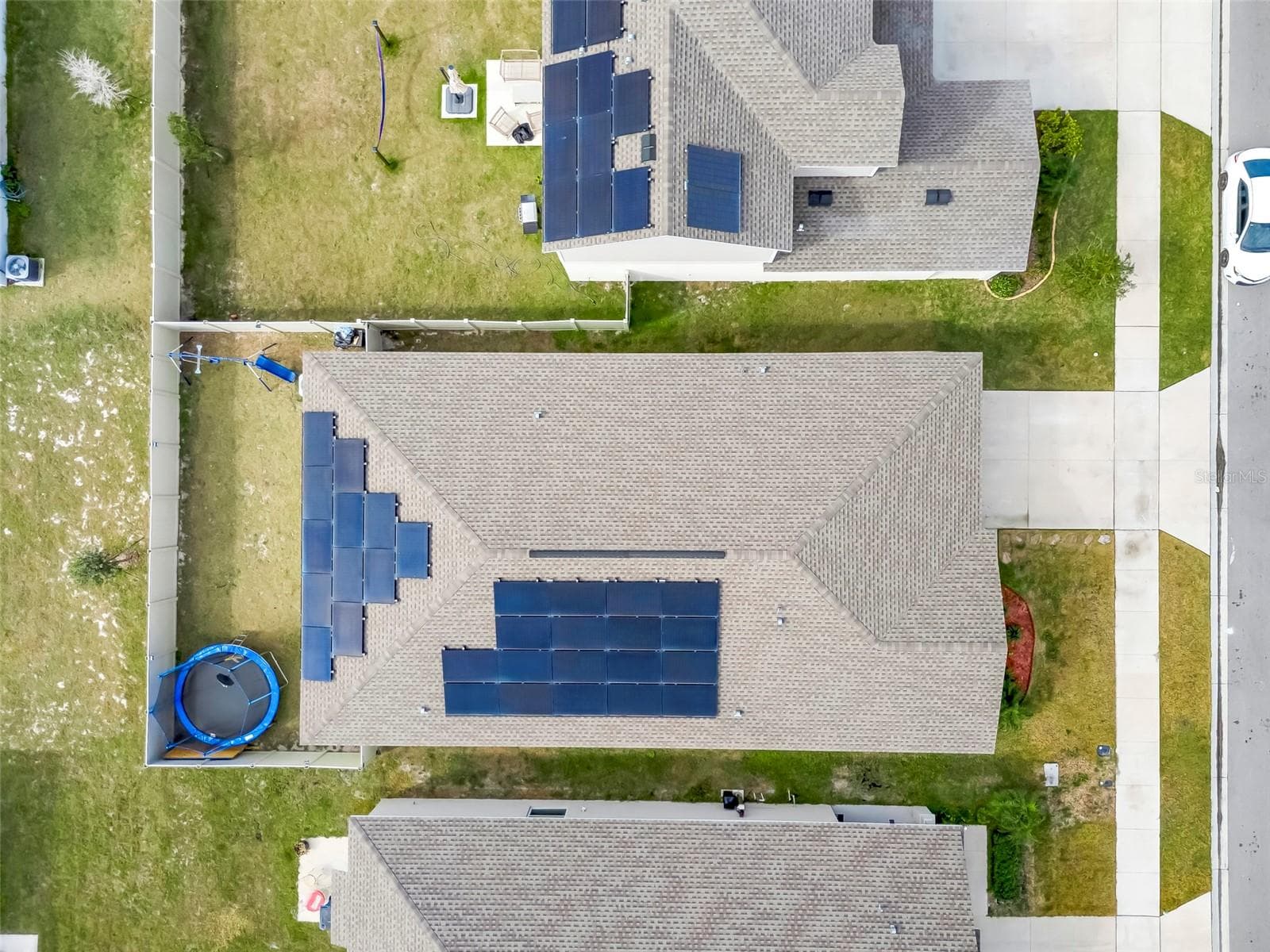 1052 Holden Way photo 3