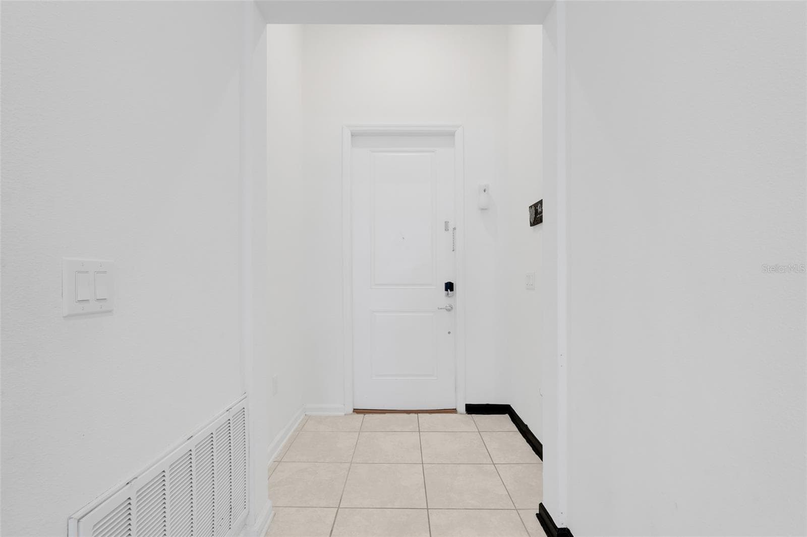 1052 Holden Way photo 5