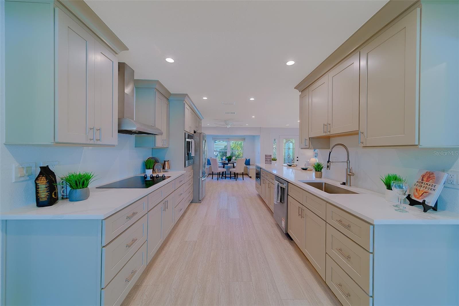 207 Midway Is photo 4
