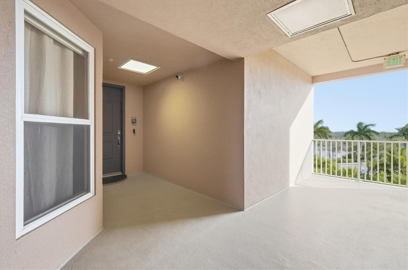 395 Aruba Cir #303 photo 4