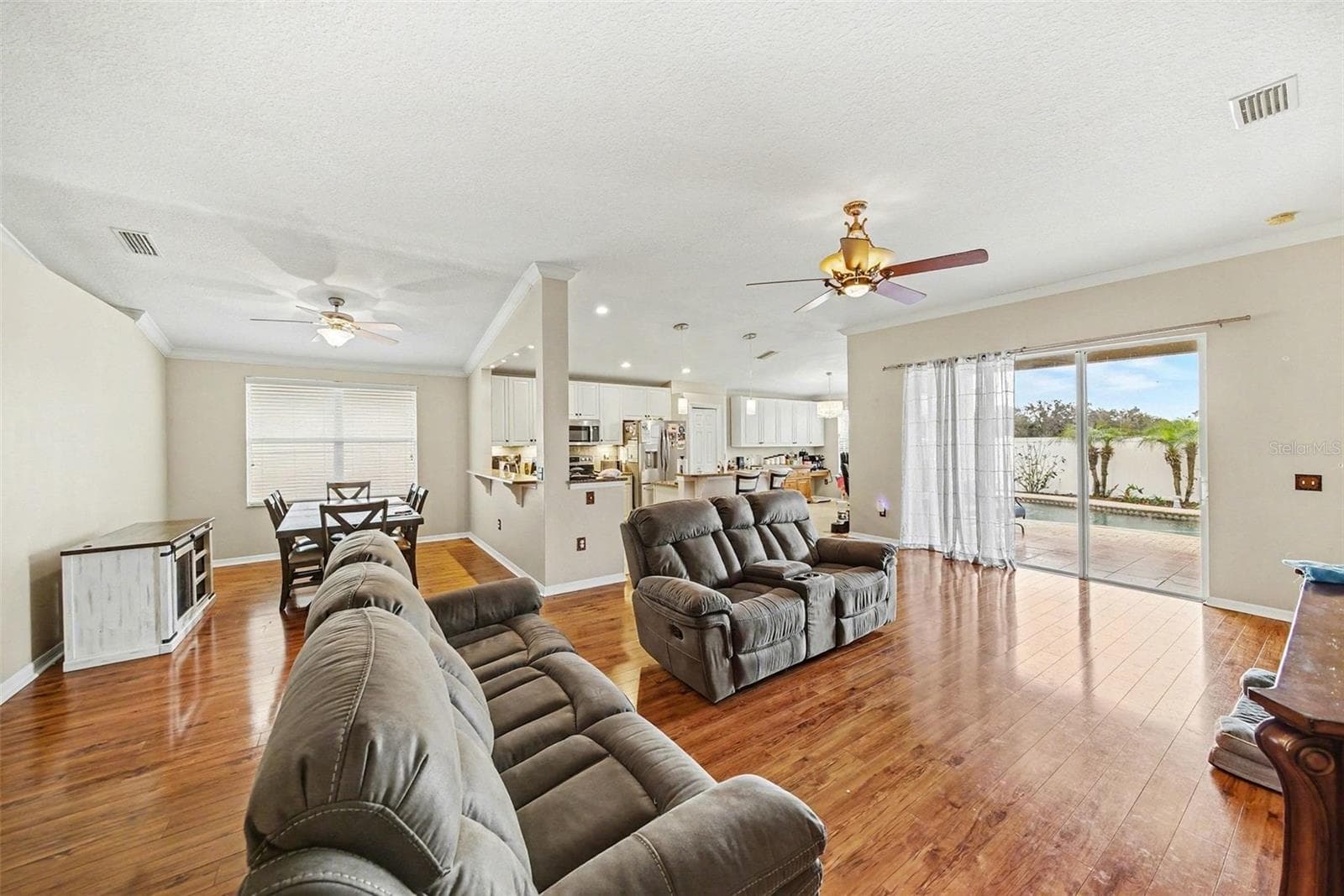 215 Fern Gulley Dr photo 3