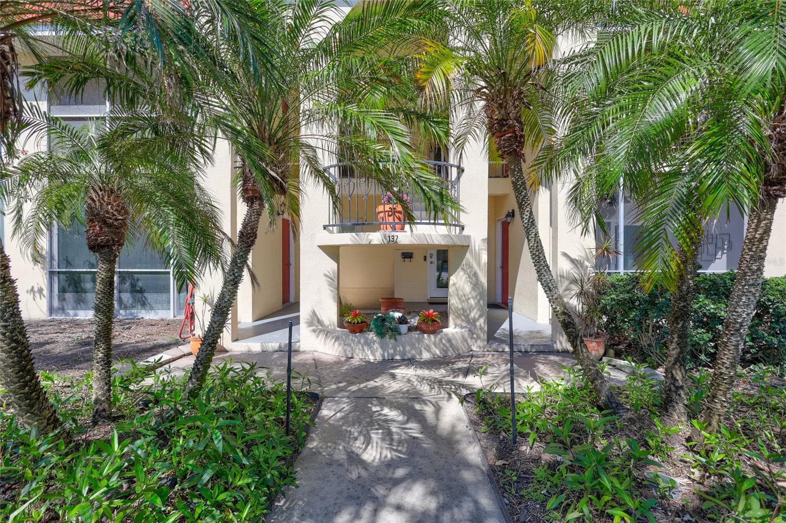 137 Avenida Messina #3