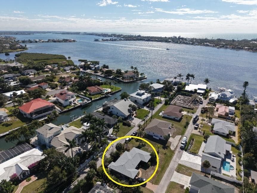 1648 Idle Ln photo 4