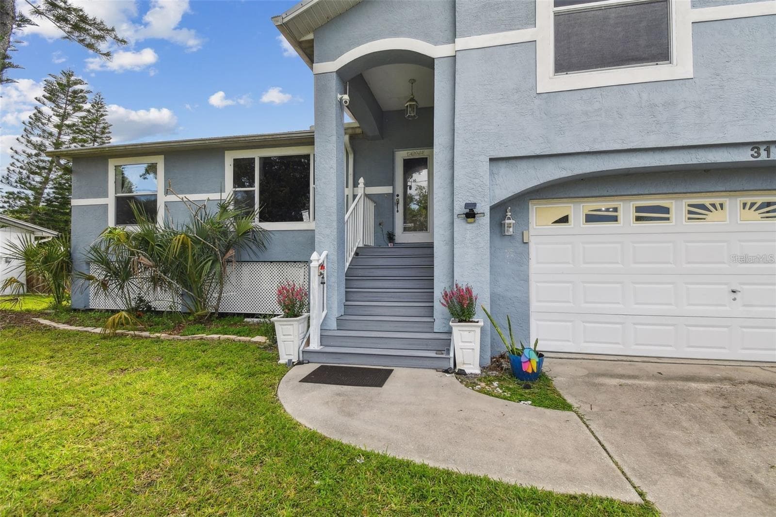 317 Shore Dr E photo 4