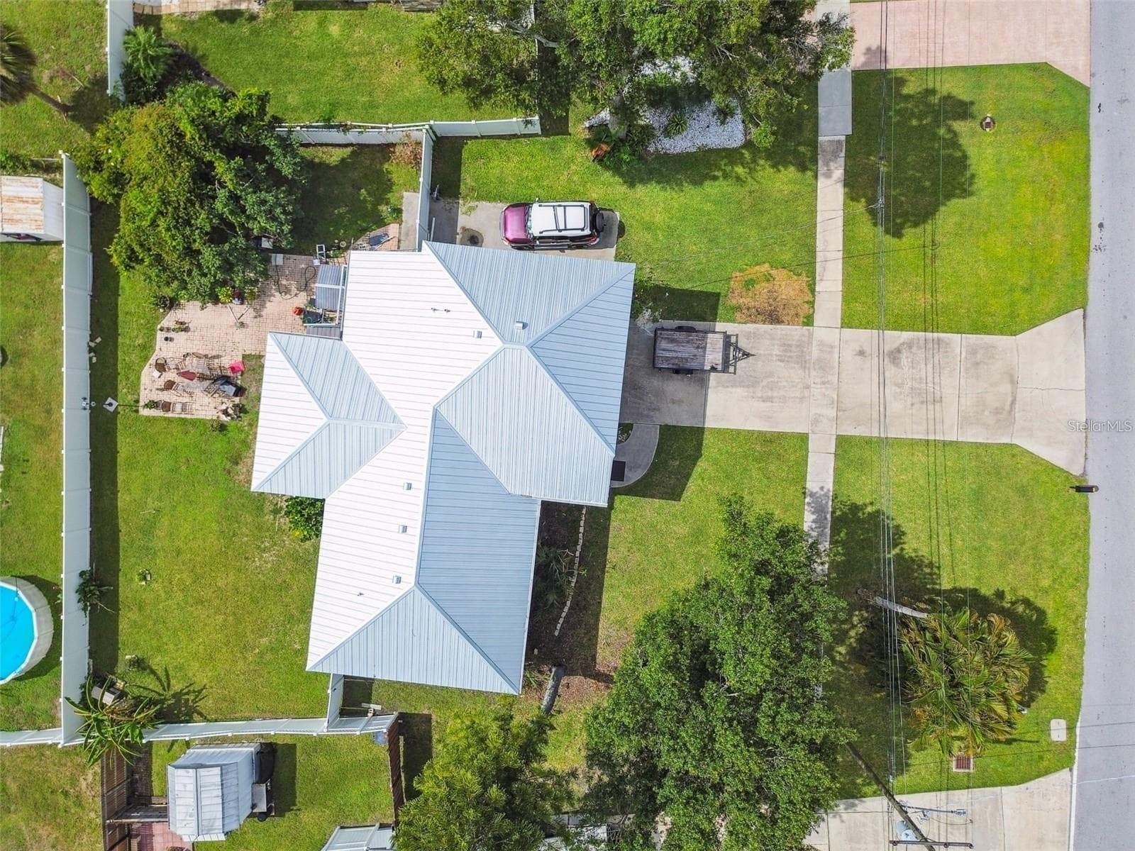 317 Shore Dr E photo 5