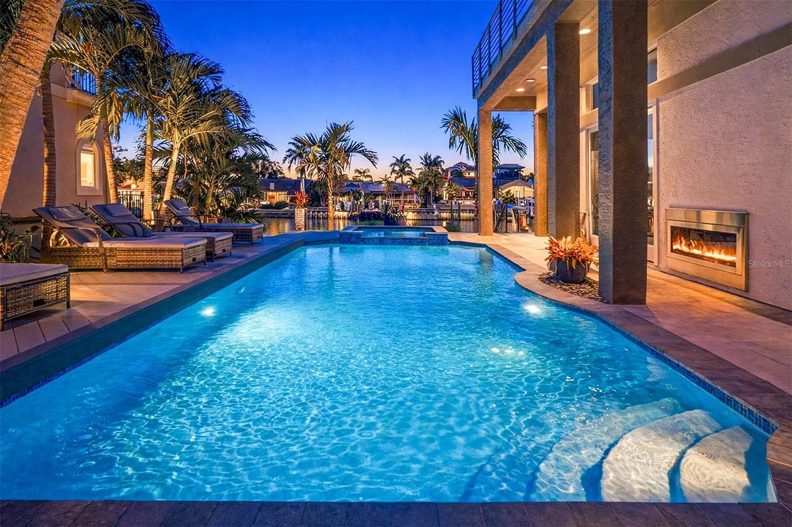 4635 Dolphin Cay Ln S photo 3
