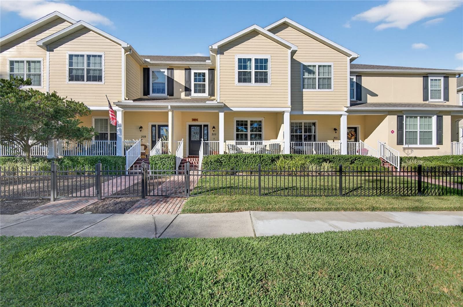 205 49th Ave N